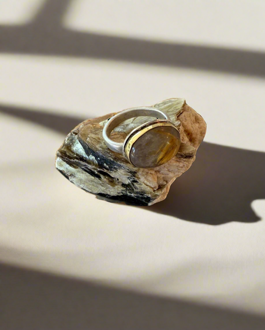 Golden Rutilated Quartz Sz. 8 1/2